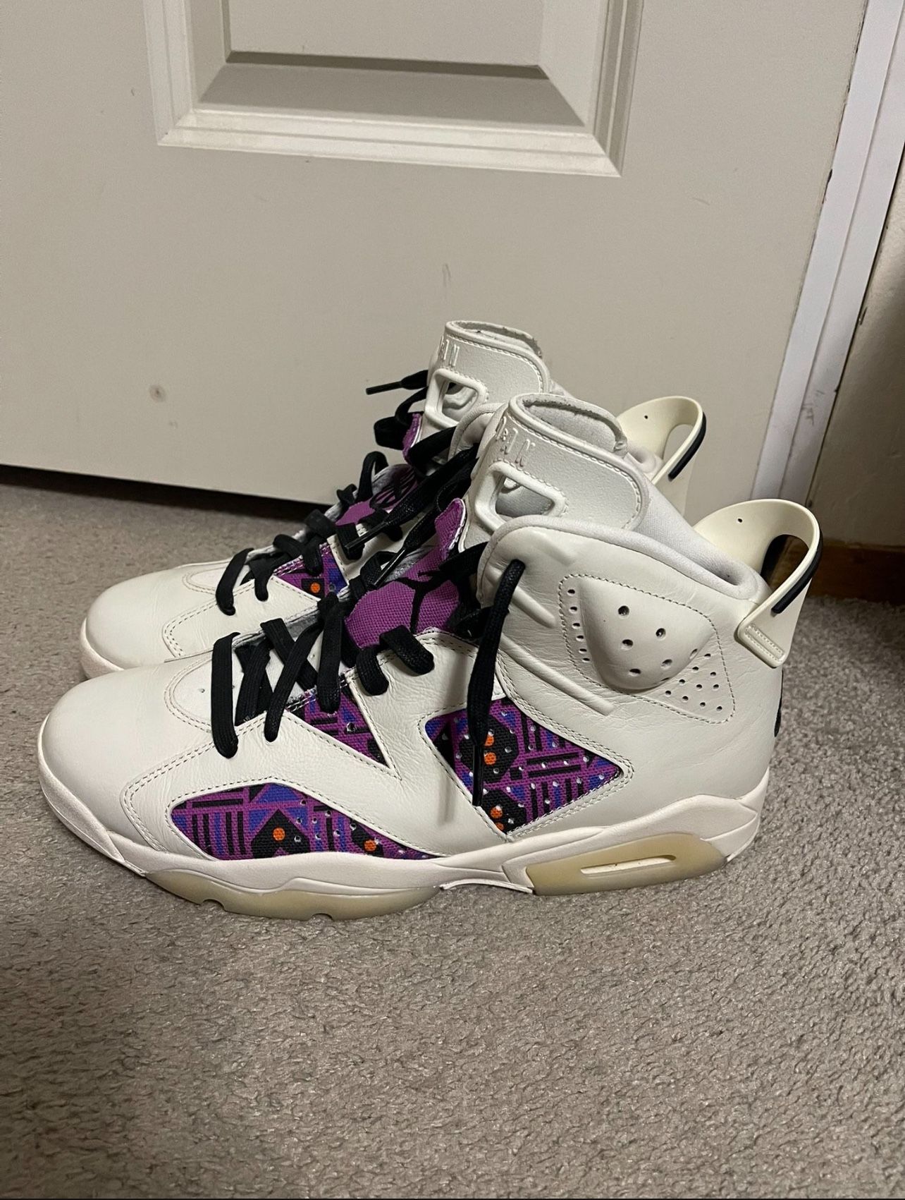 VNDS JORDAN 6 QUAI SIZE 10.5 NO BOX WORN 2-3X