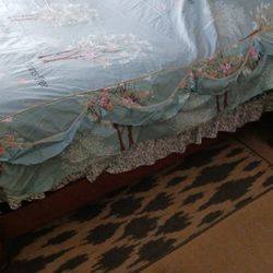 BED SKIRT THREE PIECES SET  100 %POLYESTER SIZE QUEEN 
