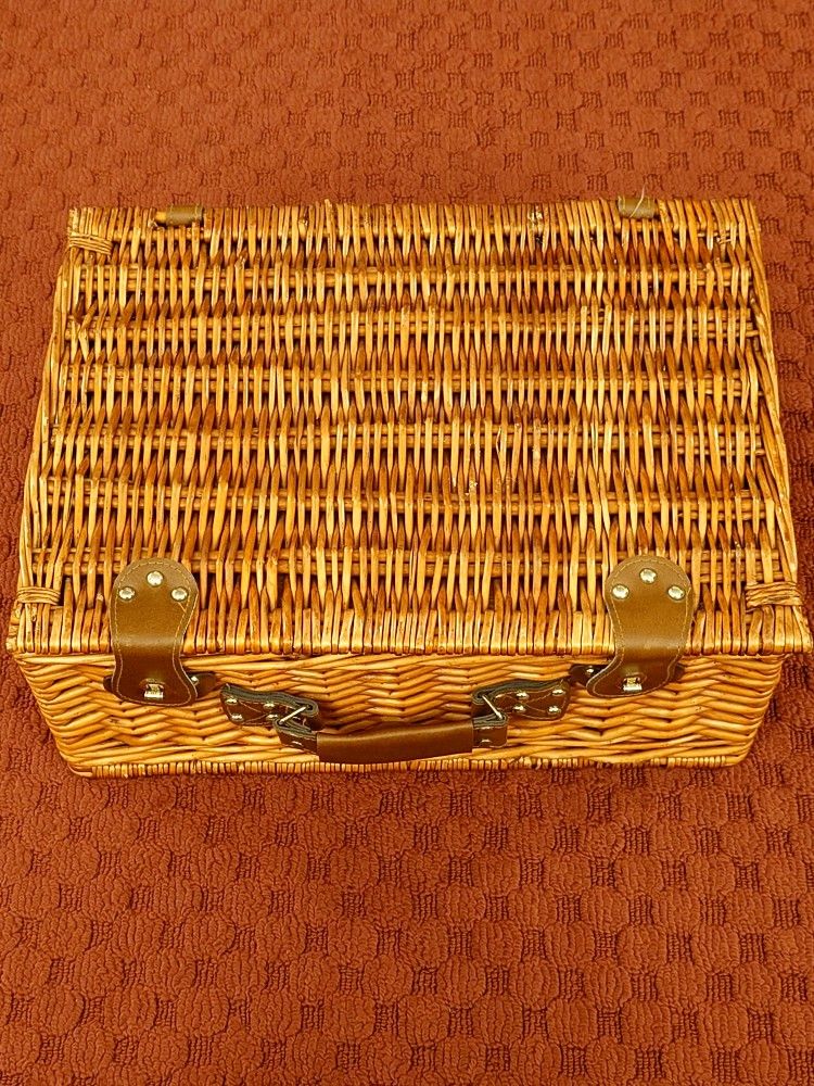 Wicker Picnic Basket For 2
