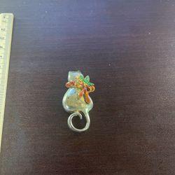 Gold Cat Brooch with Bow Accent – $3