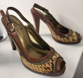 LINEA PAOLO PATENT LEATHER HEELS-SIZE 5.5M