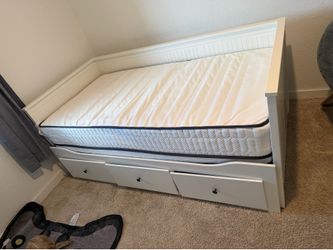 White twin trundle bed