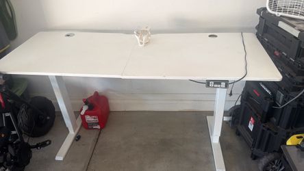 Sit and stand desk