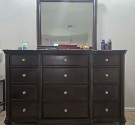 Queen bedroom set