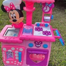 Disney Minnie Mouse -Flipping Fun Kitchen 