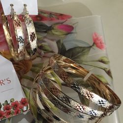 Set Of Bangle Bracelets  With Matching Earrings Semi Color