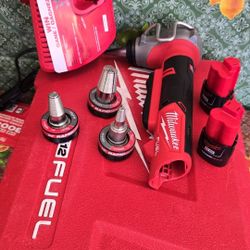 MILWAUKEE 
M12 FUEL -12-VOLT  LITHIUM ION  BRUSHLESS CORDLESS  PROPEX EXPANSION TOOL KIT 