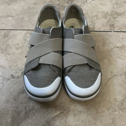 KEENS SLIP ON SIZE 6.5