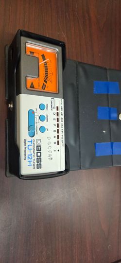 BOSS CHROMATIC TUNER TU-12