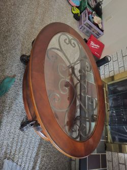 Coffee table glass top very nice