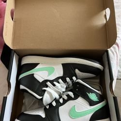 New Jordan’s 4y