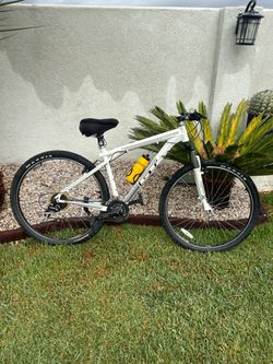 Adult GT Karakoram Medium Size Mountain Bike