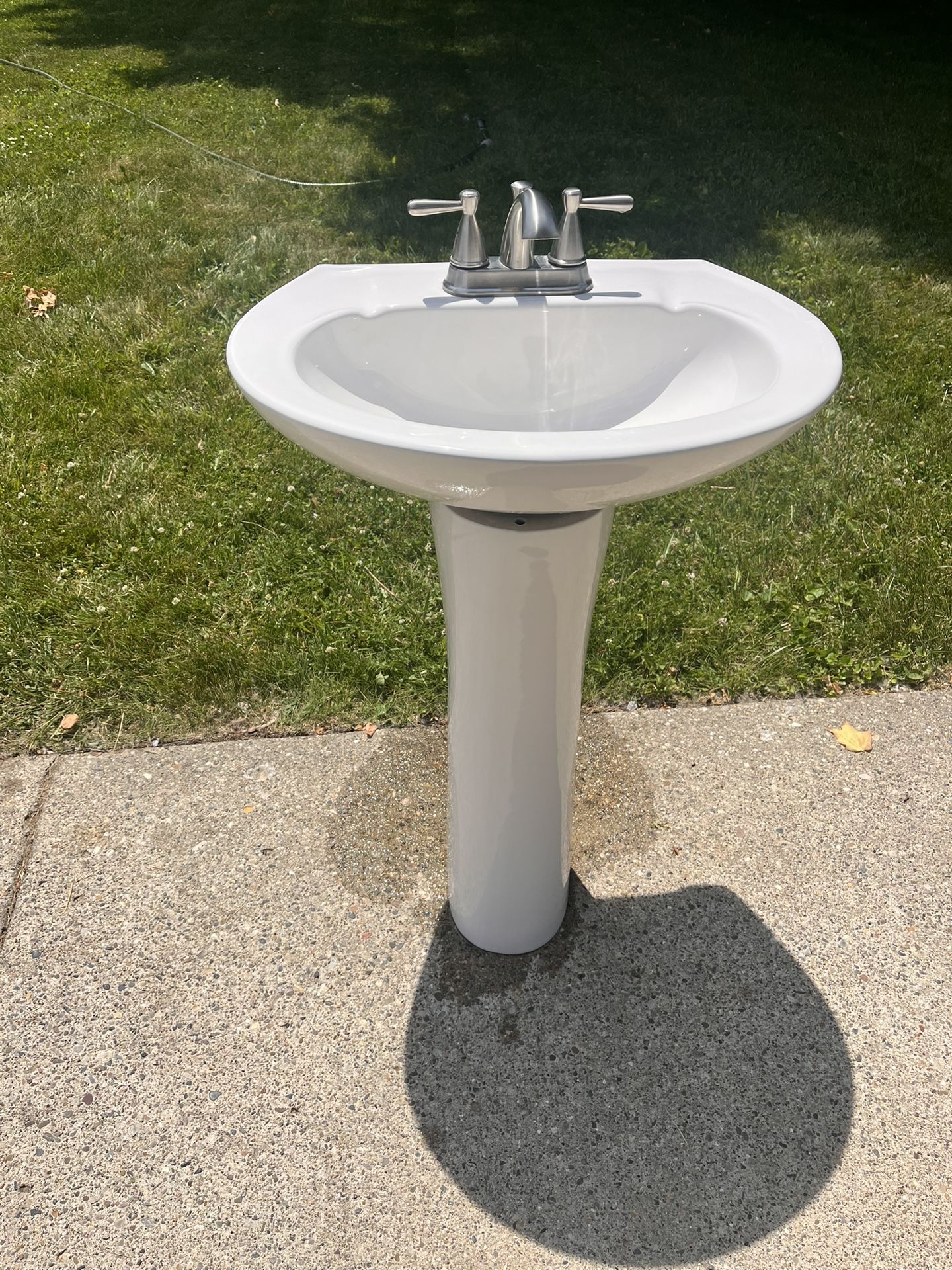 Porcelain Pedestal Sink White With Hardware
