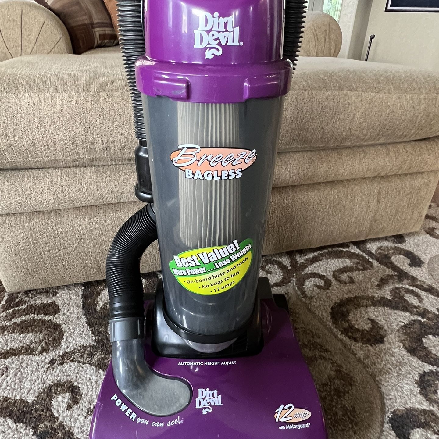 Nice 12amp Breeze Bagless Dirt Devil Vacuum for Sale in Thornton
