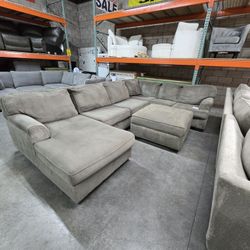 🛋  GREY SECTIONAL W/OTTOMAN - FREE DELIVERY 🚛💨