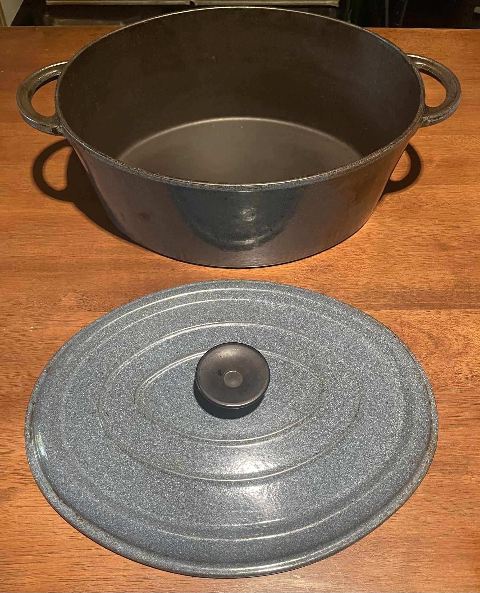 Heavy Duty French Cast Iron Dutch Oven