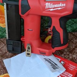 Milwaukee
M12 12-Volt 23-Gauge Lithium-Ion Cordless Pin Nailer (Tool-Only)