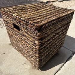 Woven Storage Basket With Lid 