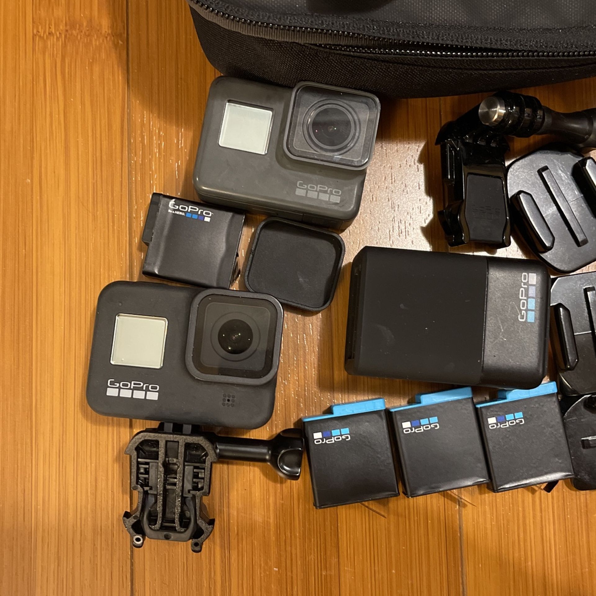 Gopro 8 Black And 5 Video Camera + Accessories