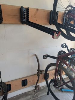Wall mounted bike rack