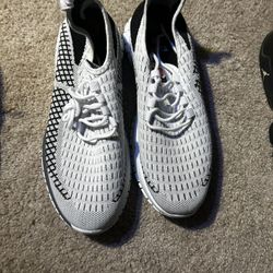 Size 12 Echo Unlimited Running Shoes