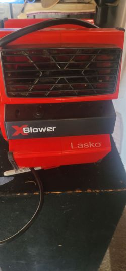 Lasko fan with electric outlet