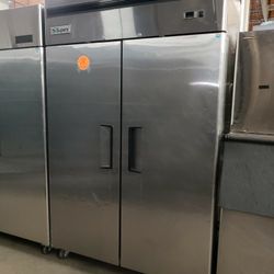 Used Supera Reach In Freezer 2 Doors 