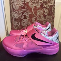 Brand new Nike KD 4 Aunt Pearl Size 9.5 no box 