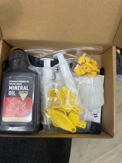 Brake bleeding kit