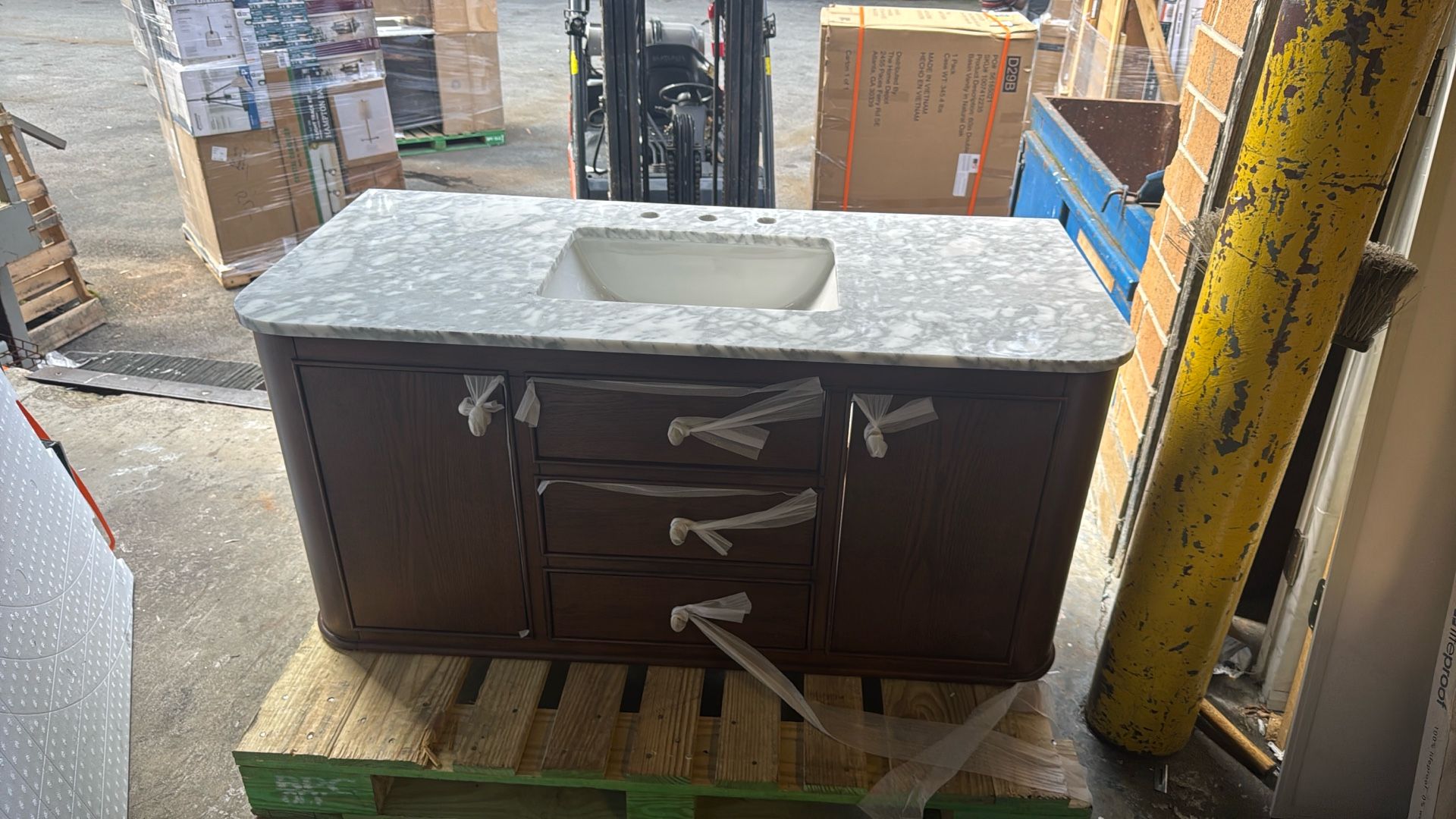 Home Decorators Collection Collette 48 in. Single Sink Cinnamon Oak Bath Vanity with White Carrara Marble Top (Assembled)