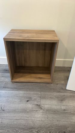 Beautiful Contemporary Decor Wooden Piece - Like New!