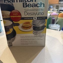 Breakfast sandwich maker 