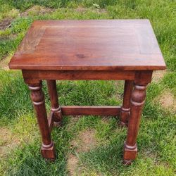 Small Wooden End Table With Spindle Legs 