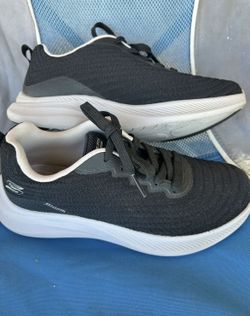 SKETCHER Black SZ 7 Brand NEW $20