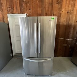 Whirlpool Refrigerator That Works Perfect 