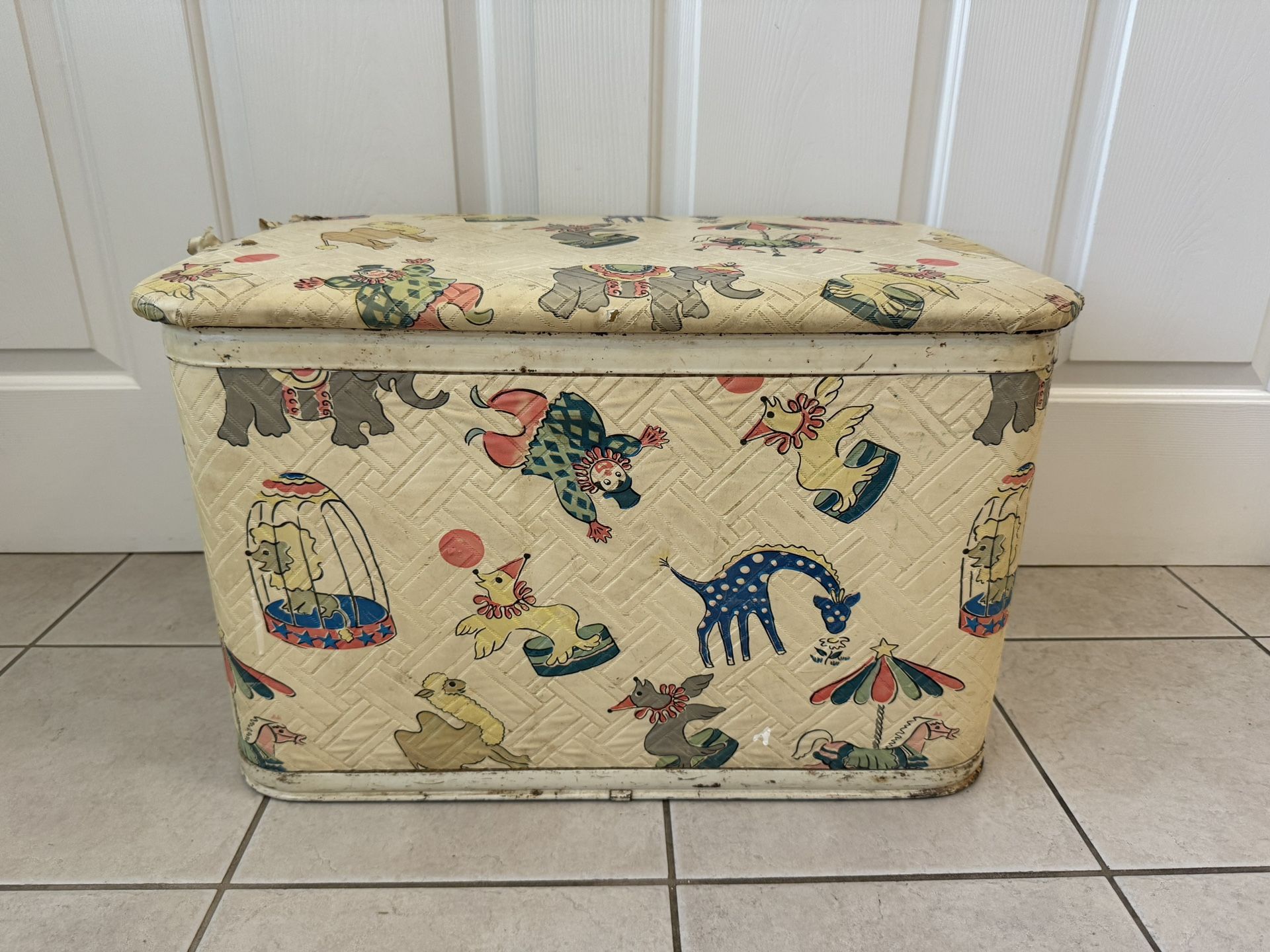 Vintage 1950s PEARL-WICK Gay Time Quilted Vinyl Toy Chest