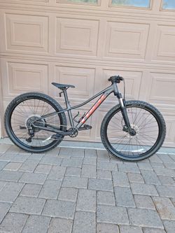 TREK MARLIN 5 GEN 3 MOUNTAIN BIKE 27.5 INCH 1 X 9 SPEED LIKE NEW( CHECK MY OTHER BIKES)