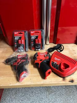Milwaukee M12 drill and stubby impact kit