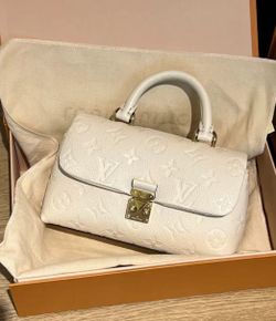 Detachable chain lock closure Embossed grained cowhide leather Shoulder and crossbody handbag Super mini Women's off-white