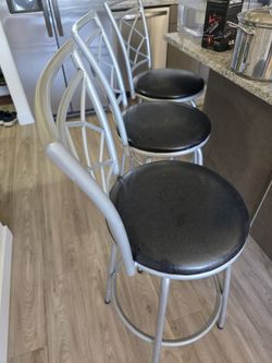 3 Bar stools