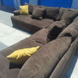 Huge Sectional Couch 🛋 Very Nice And Clean 🛋 