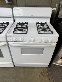 Hotpoint white 4 burner range stove