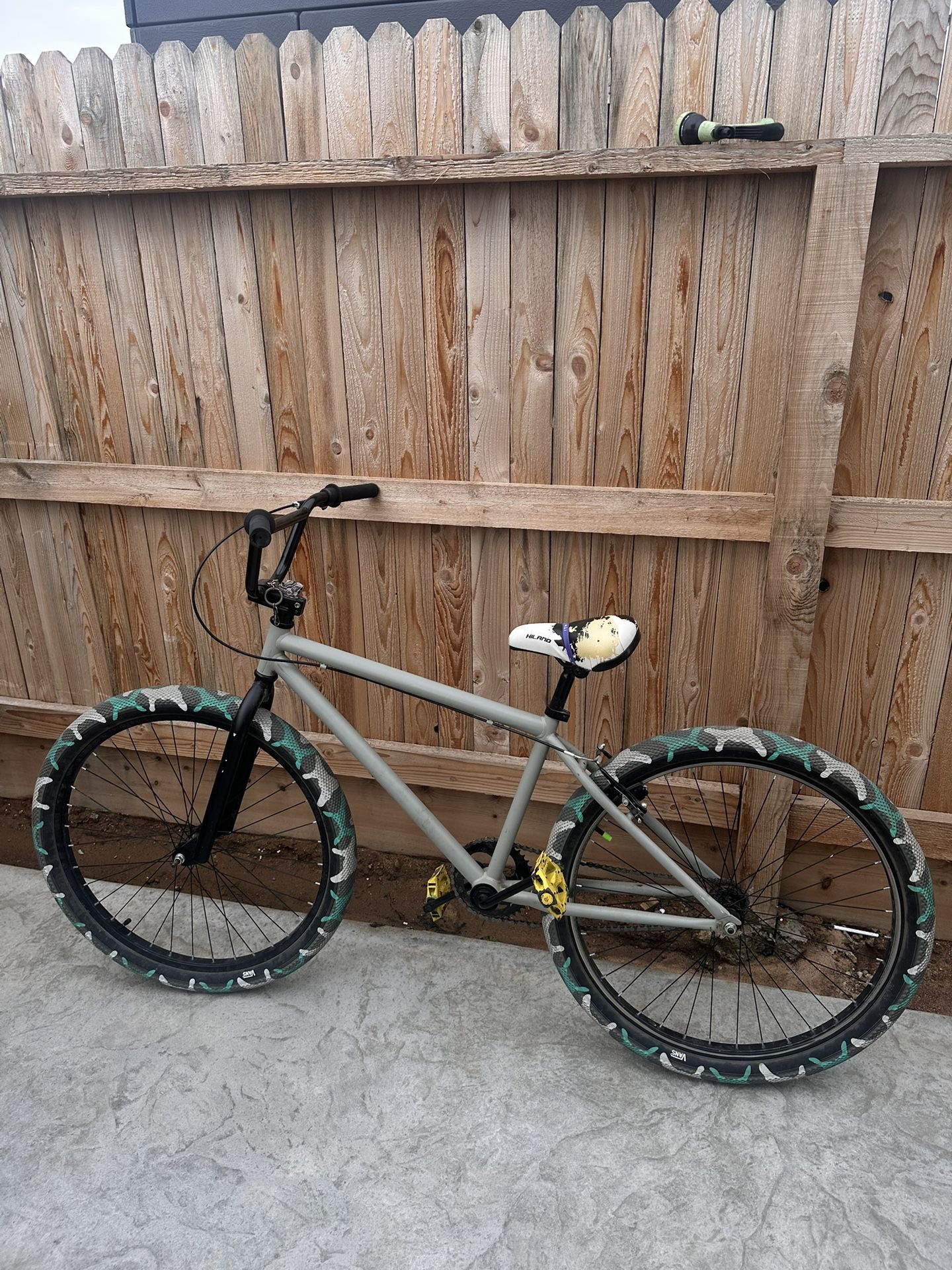 Hiland Bike 26 inch wheels