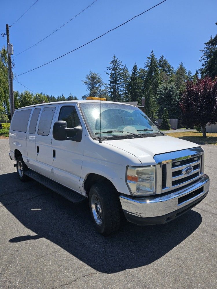 2010 Ford E-350