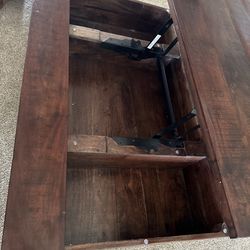 Table set: 1 coffee table and 2 end tables