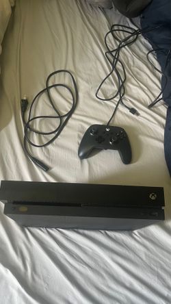Xbox One X 1TB - with controller and wires