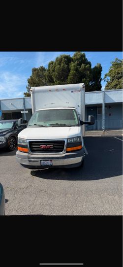 2017 gmc Savana box truck