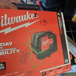 Milwaukee
3
100 ft. REDLITHIUM Lithium-Ion USB Green Rechargeable Cross Line Laser Level with Charger