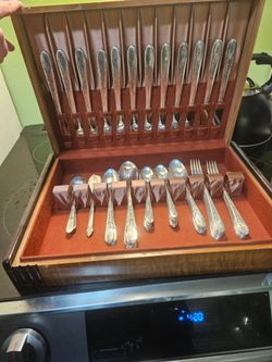 Vintage W.M. Rogers Silverplate Flatware Set