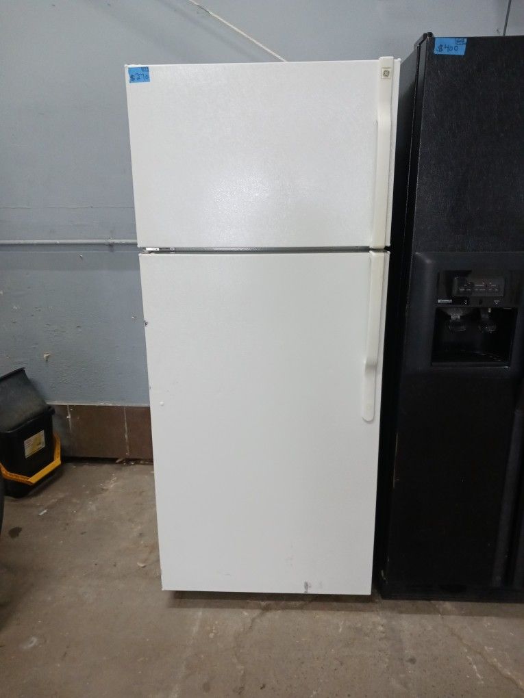 Ge FREEZER On Top REFRIGERATOR